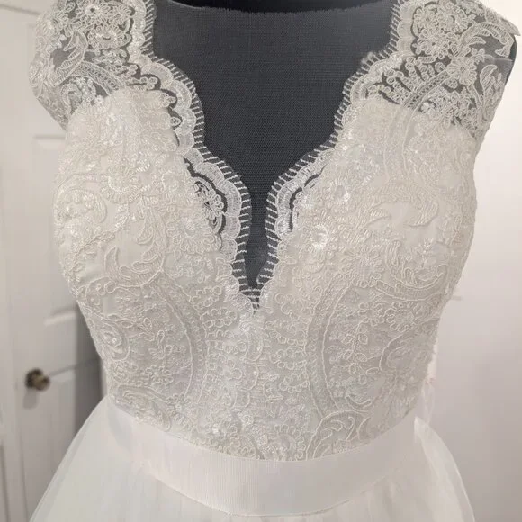 JJ's House Size 10 A-Line Wedding Dress - Picture 3 of 6